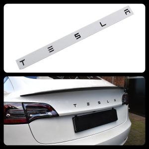 Tesla emblem - text (svart/silver)